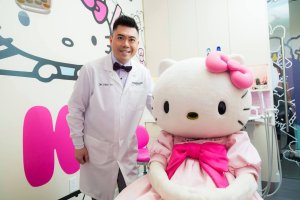 Hello Kitty is a dental patient visiting cosmetic dentist in Arcadia for dental exam and cleaning