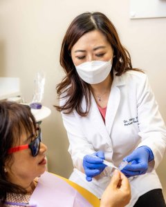 Cosmetic Dentist Teaching How to use Take-Home Whitening Kit